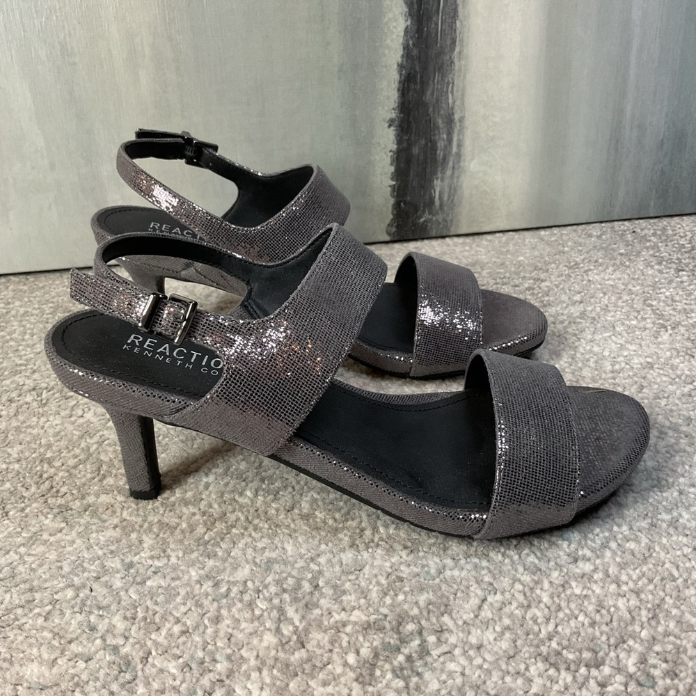 Kenneth Cole Reaction Dee Two Band Pewter Shimmery Slingback Sandals Size 7 NIB - Picture 3 of 15